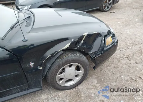 2001 Ford Mustang z USA, uszkodzony, nr VIN 1FAFP44431F190469